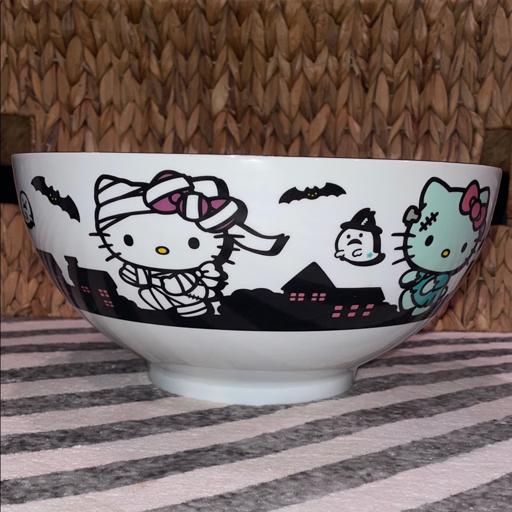 Hello Kitty Large Halloween Theme Serving Bowl